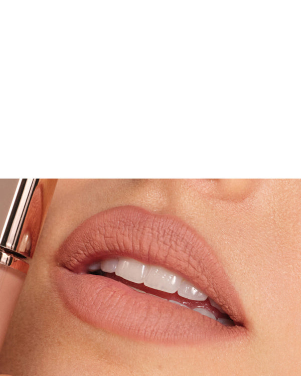 How To Get The Sculpted Lip Look