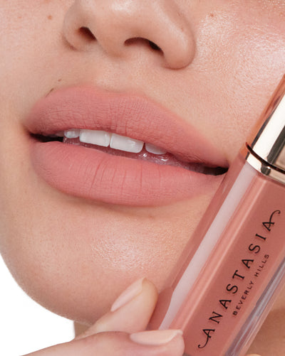 How To Apply: Lip Velvet In Crush